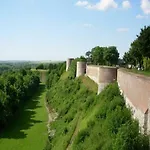 Domaine Du Blanc Pignon Parque de Campismo 2*
